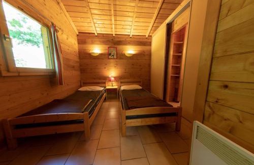 Sauveterre-de-Rouergue Ski Chalet | Les Chalets de la Gazonne