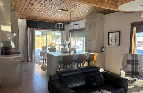 Larouche Cottage | Les Chalets Baie Cascouia