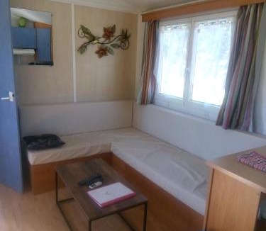 Lacombe Ski Chalet | Les chalets de Bes Le Montagnol