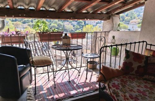 Entrevaux Bed & Breakfast | Les chambres d'hôtes de la Galerie d'Aqui