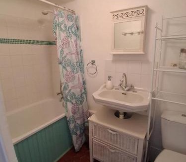 Entrevaux Bed & Breakfast | Les chambres d'hôtes de la Galerie d'Aqui