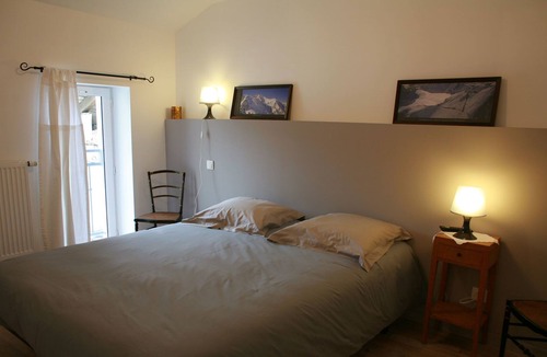 Civrieux House | Les Chambres d'hôtes du Pont de Pierre