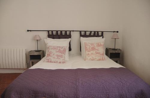 Cucuron House | Les Chambres De Charlotte