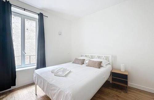 Coudes Apartment | Les chambres de Coudes 6 PERS N6 clim , terrasse, proche A75