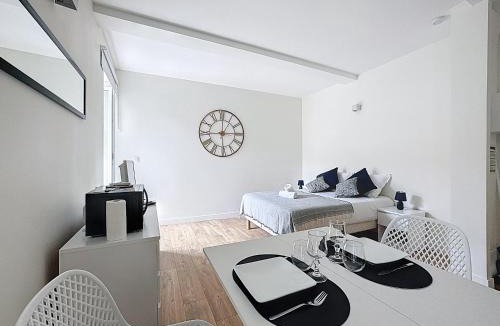 Coudes Apartment | Les chambres de Coudes N1 ,clim, proche A75