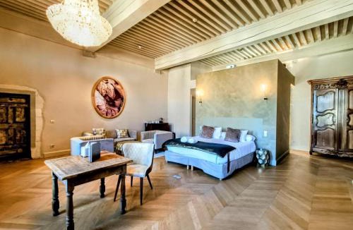 Sainte-Julie Hotel | Les Chambres De La Renaissance