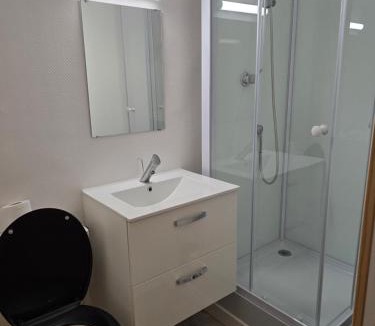 Bonnat Apartment | les chambres de Mémé