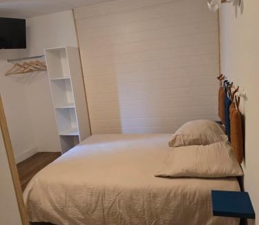 Bonnat Apartment | les chambres de Mémé