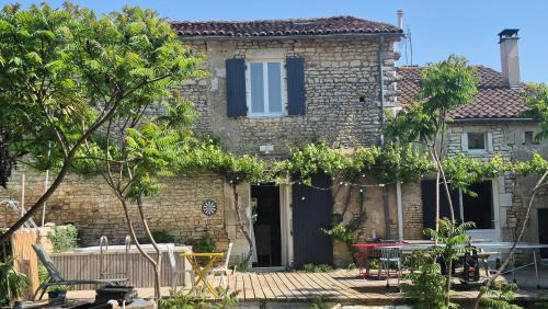 Saint-Amant-de-Bonnieure House | Les chambres du Nid charentais