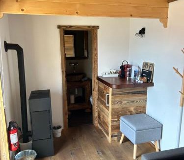 Ormont-Dessous House | Les chambres et Roulottes des Noisetiers