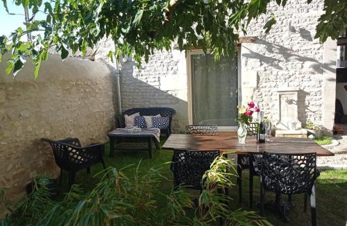 Saint-Cyr House | Les Charmes du Lac Gite Romantique avec jacuzzi privatif