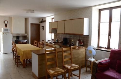 Lugny House | Les Charmes - Lugny - Gîte