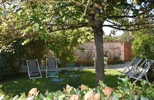 Lugny House | Les Charmes - Lugny - Gîte