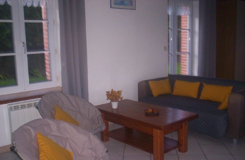 Crasville House | LES CHARMILLES