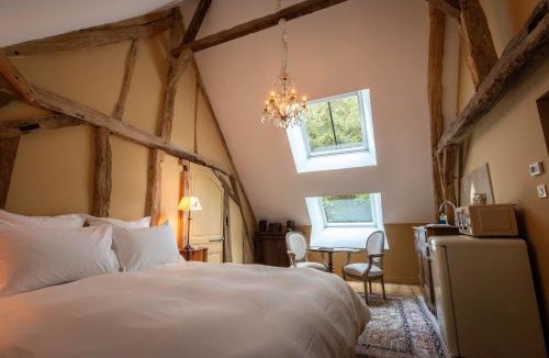 Le Subdray Apartment | Les charpentes des communs du Château du Sollier - Charme Calme Confort Climatisation à 5mn de la sortie 7 Bourges A71 parking gratuit privé, Panette collection