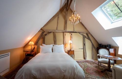 Le Subdray Apartment | Les charpentes des communs du Château du Sollier - Charme Calme Confort Climatisation à 5mn de la sortie 7 Bourges A71 parking gratuit privé, Panette collection