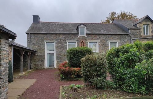 Saint-Martin-sur-Oust Apartment | Les Chataigniers" 4-person fully-equipped gite