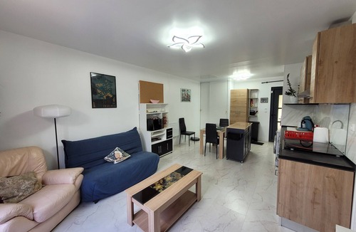 Michery House | LES CHENEVIERES