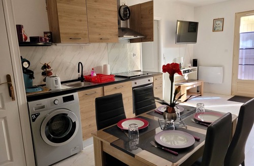 Michery House | LES CHENEVIERES
