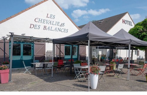 Villiers-le-Bacle Hotel | Les Chevaliers des Balances