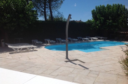 Grospierres House | Les Cigales Grospierres, gite Eglantier near Vallon pont d'Arc shared pool