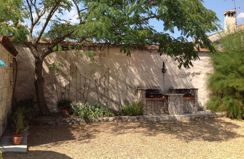 Grospierres House | Les Cigales Grospierres, gite Eglantier near Vallon pont d'Arc shared pool