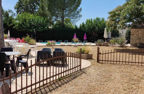 Saint-Alban-sous-Sampzon Apartment | Les Cigales Grospierres, laurel studio near Vallon pont d'Arc shared pool