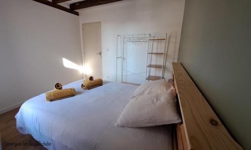 Le Vieil-Bauge Apartment | Les Clés Du Clocher