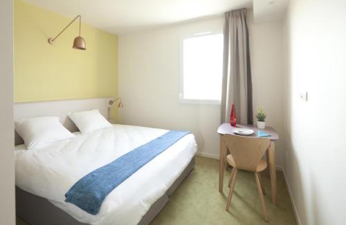 Buc Apartment | Les Clefs du Roy by Popinns