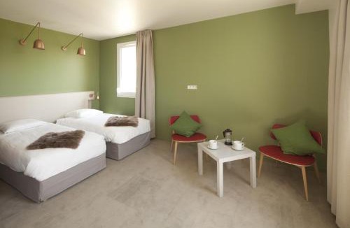 Buc Apartment | Les Clefs du Roy by Popinns