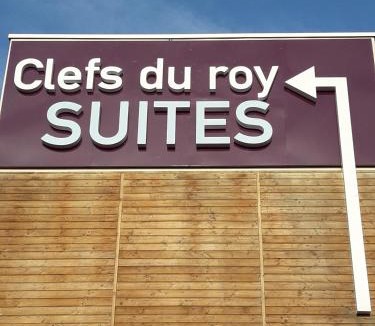 Buc Apartment | Les Clefs du Roy by Popinns