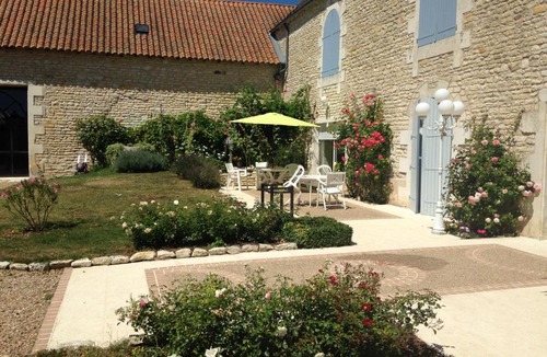 Neuville-de-Poitou Bed & Breakfast | Les Clos Bleus