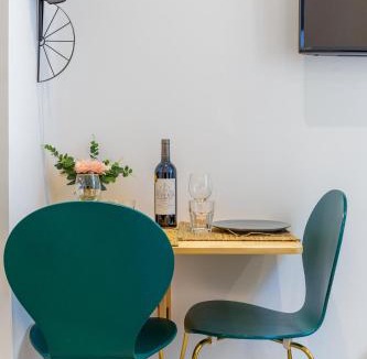 La Guillotiere Apartment | Les Cocons Emeraude et Fleuri