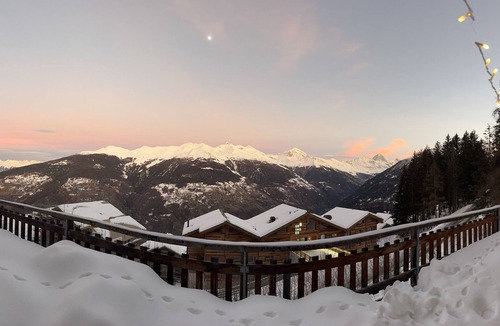 Vex Apartment | Les Collons 1800m - 4 Valleys - 3 Bed Luxury Ski Apt + Jacuzzi + WIFI, lift 50m