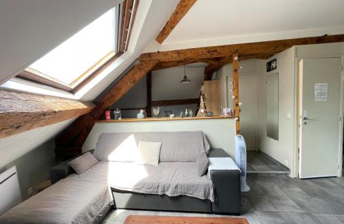 Bayeux Apartment | Les combles de l Aure Grand studio cosy confortable classé 3 étoiles centre Bayeux 2 mn à pied cathédrale proche plages du débarquement