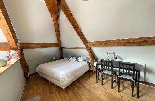 Bayeux Apartment | Les combles de l Aure Grand studio cosy confortable classé 3 étoiles centre Bayeux 2 mn à pied cathédrale proche plages du débarquement