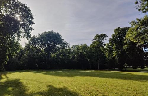 Le Subdray Apartment | Les communs du Château du Sollier - Charme Calme Confort Climatisation - à 5mn du péage - Panette Collection