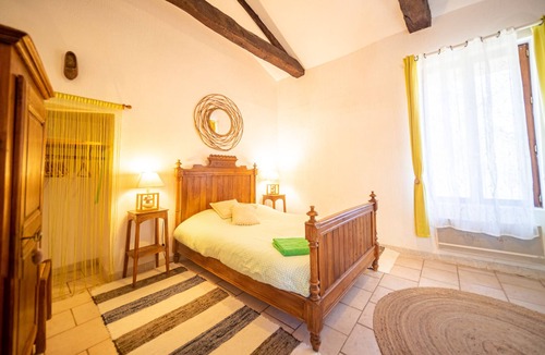 Saint-Julien-d'Arpaon Bed & Breakfast | Les Copains à Bord - The Mimente Room