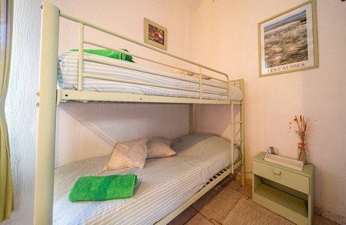 Saint-Julien-d'Arpaon Bed & Breakfast | Les Copains à Bord - The Mimente Room