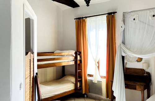 Saint-Julien-d'Arpaon Bed & Breakfast | Les Copains à Bord - The Mimente Room
