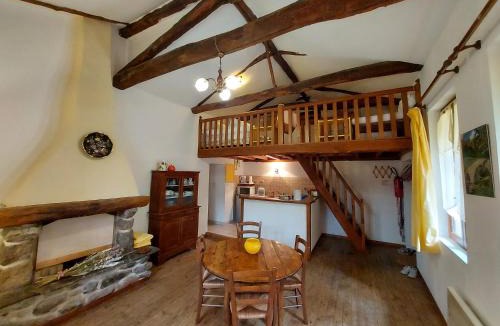 Saint-Julien-d'Arpaon House | Les Copains a Bord - gites