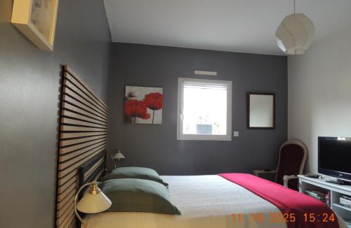 Vern-sur-Seiche Bed & Breakfast | Les Coquelicots Chambre d' hote avec grand lit et salle d'eau privative pour une persone ou un couple