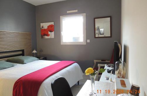 Vern-sur-Seiche Bed & Breakfast | Les Coquelicots Chambre d' hote avec grand lit et salle d'eau privative pour une persone ou un couple
