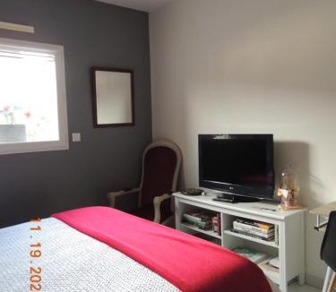 Vern-sur-Seiche Bed & Breakfast | Les Coquelicots Chambre d' hote avec grand lit et salle d'eau privative pour une persone ou un couple