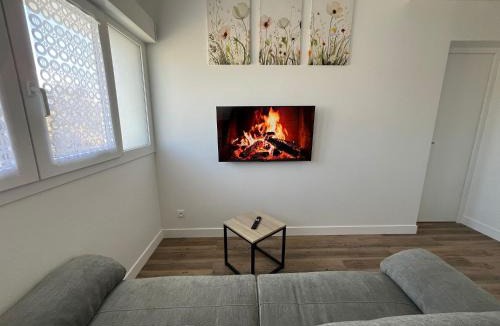 Vernon Apartment | Les Coquelicots