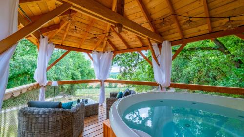 Sarrant Cabin | Les cottages de Sarrant