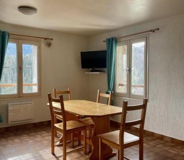 Roubion House | Les crocus