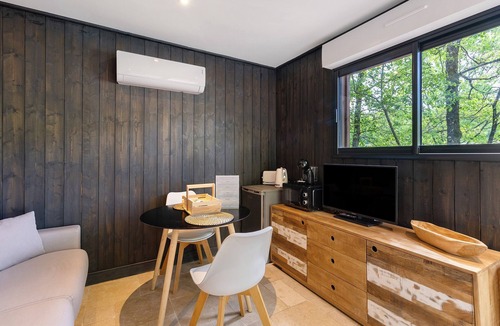 Jayac House | Les Crouquets Truffle Spa Cabin