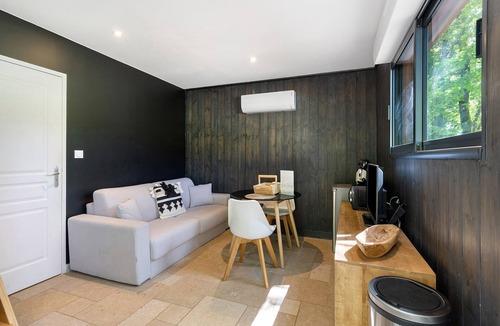 Jayac House | Les Crouquets Truffle Spa Cabin