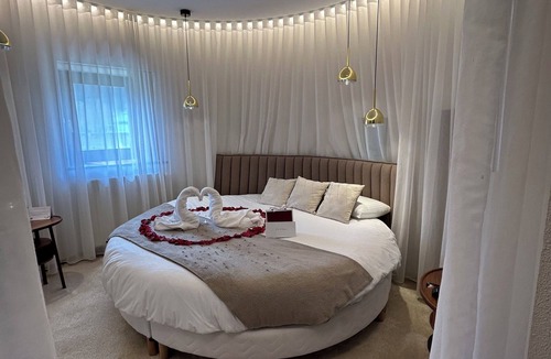 Vignieu Hotel | Les Dépendances de Chapeau Cornu